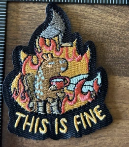 THIS IS FINE bestickter Bügelbild Aufnäher Patch NEU - Bild 1 von 3