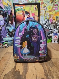 Mini Mochila Loungefly Disney Alicia en el País de las Maravillas (WDBK4029) - Imagen 1 de 7