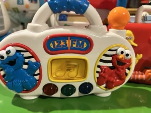 VTG Fisher Price 1999 Elmo Cookie Monster Sesame Street 123 FM Radio Boom Box - Picture 1 of 1