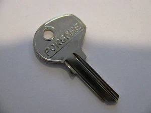 Brand new factory key for all of the later 356 models with Porsche logo - Picture 1 of 2