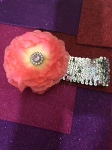 Säugling und Kleinkind elastisches Stirnband Silber mit Blume. - Bild 1 von 4