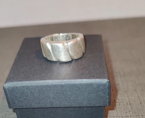 925 Ring Silver Slanted Curved Lines Band Size 7 Marked Mexico Inside - Picture 1 of 7
