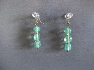1 Paar alte Ohrhänger Glas Smaragd Farbe Perlen 1,75" Zoll - Bild 1 von 6