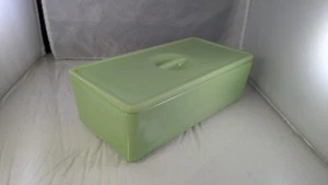 Vintage McKee Jadeite Green Refrigerator Dish with Lid Uranium Glass Glow - Picture 1 of 12