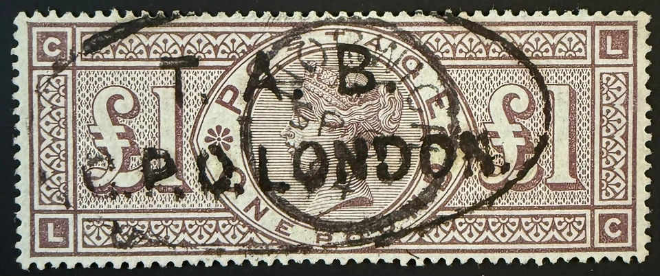 Sello GB QV 1884, SG185 £1 marrón-lila, usado fino, Wmk 3 coronas, precio de venta sugerido por el fabricante £2,750 Foto 1 de 2