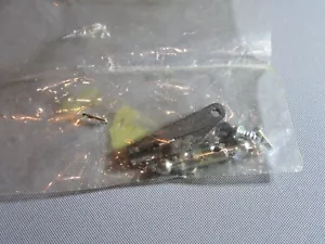 A657 Vintage Jouet Métal Pièces Détachées Neuf sous Sachet Jamais Ouvert - Foto 1 di 3