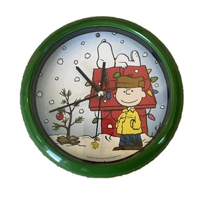 9" Peanuts Snoopy Charlie Brown Weihnachtslied Wanduhr spielen 12 Weihnachtslieder - Bild 1 von 3
