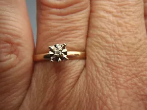 Lindo anillo prometedor de oro amarillo sólido de 14K Estate con 1 diamante redondo talla 7 1/4 - Imagen 1 de 19