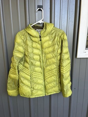 Chaqueta acolchada verde Xersion para mujer plumón premium, con capucha, empaquetable talla L Foto 1 de 3