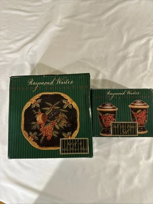 Керамическая салатная тарелка с ручной росписью Raymond Waites Holiday Collection и соль/перец - Изображение 1 из 4