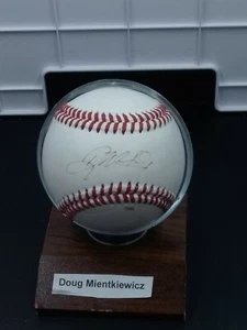 Doug Mientkiewicz Signed Baseball w/Holder Minnesota Twins Red Sox - Picture 1 of 1
