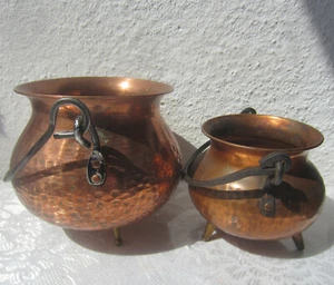 2 x Calderone Martellato Vintage Rame 3 Gambe Bollitore Piante Vaso con MANICO IN FERRO - Foto 1 di 12