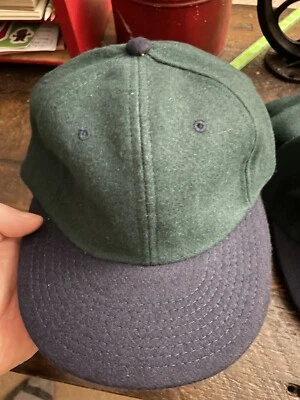 Gorra de lana Yupoong en blanco verde/azul dos tonos Foto 1 de 4