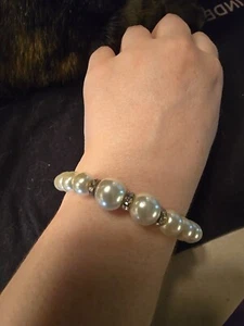 Paparazzi Radiantly Royal Bracelet White Faux Pearl and Rhinestone Rings Silver - Picture 1 of 3