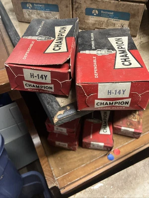 Bujías Champion H-14Y NOS  Pack de 10. Este enchufe es para un Studebaker. Foto 1 de 4