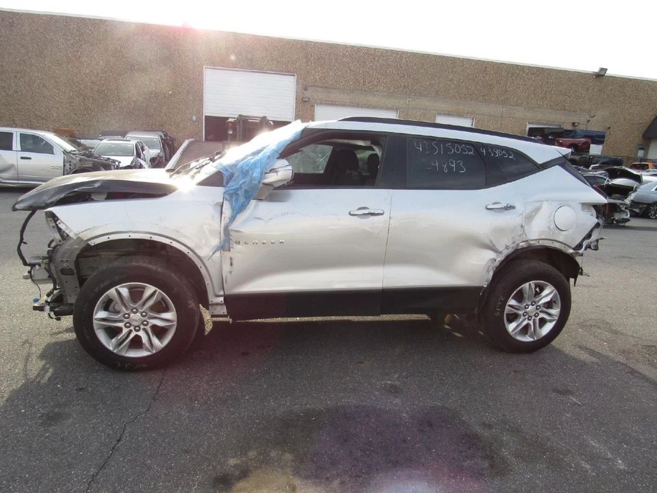 CUBIERTA MOTOR CHEVROLET BLAZER 19 20 21 Foto 1 de 4