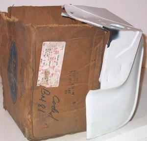 1974-1976 Mercury Cougar Montego NOS RH rear bumper filler D4GY-17C837-A - Picture 1 of 1