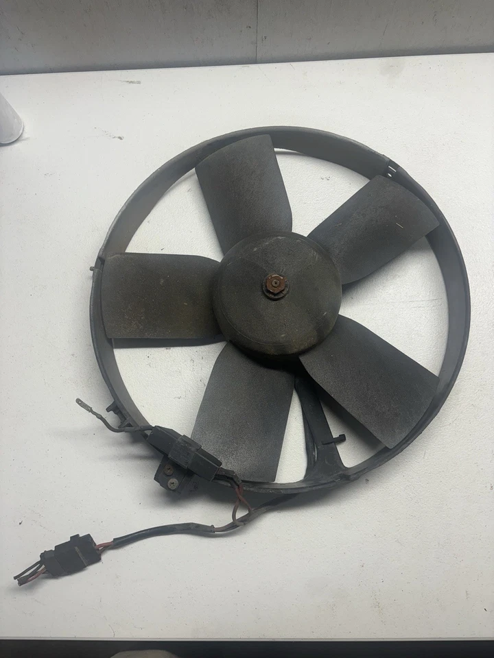 Ventilador auxiliar eléctrico OEM BMW E28 82-88 528E 533I 535i Foto 1 de 4