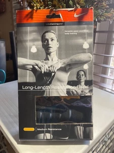 Nike Fascia di Resistenza Lunga Lunghezza Media Resistenza per Allenamento Superiore e Basso Corpo - Foto 1 di 5