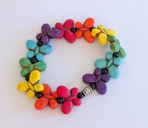 Süßes mehrfarbiges Regenbogen Harz Schmetterling Stretch Armband - Bild 1 von 4