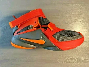 Nike Lebron James Soldier 2 IX Black Red Basketball Shoes 776471-600 youth Sz 6Y - Picture 1 of 8
