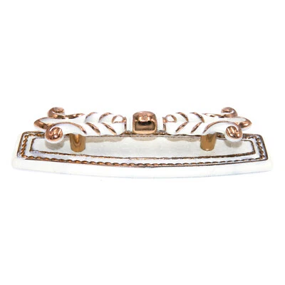 Placa posterior con mango de gabinete Amerock Bonaventure Regency oro blanco 3" Ctr BP271-RW Foto 1 de 3