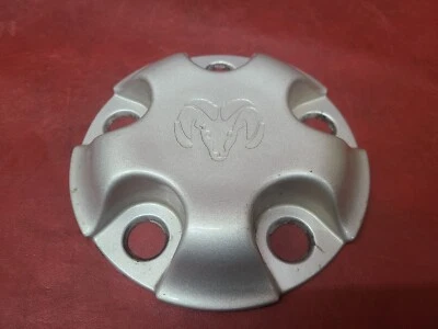 Camión Dodge Ram 1500 2002-2012 tapacubos central de rueda de 17" plateado 5HC16TRMAC Foto 1 de 4