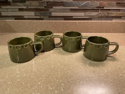 Taza de cerámica Magnolia Hearth and Hand verde borde tallado 10 oz, juego de 4, excelente Foto 1 de 4