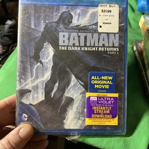 Batman, The Dark Knight Returns Part One Blu-Ray - Picture 1 of 2