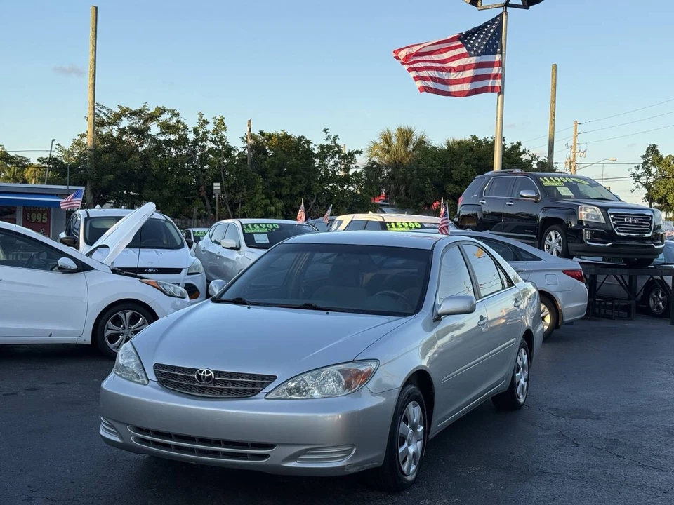 2003 Toyota Camry LE 4dr седан - Изображение 1 из 4