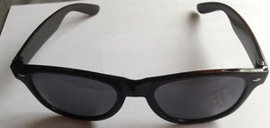 Black Lens Black Frame Sunglasses Retro Classic Fashion Vintage UV400 Unisex UK - Picture 1 of 1