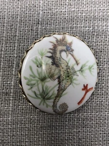 Vintage Ceramic White Seahorse Brooch Pin with Silver Tone Metal 32 mm Diameter - Picture 1 of 7