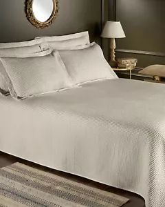 100% Cotton Hotel Quality Bedspread in Cream 180cm x 270cm Made in Portugal - Picture 1 of 1