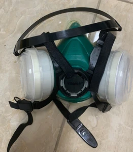 Gerson Signature One Step 8211P 8000 Series Half-Mask Cartridge Respirator (Med) - Picture 1 of 5