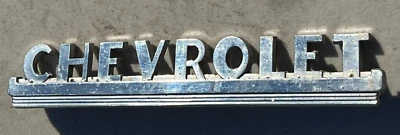 Chevrolet 1947 48 49 50 51 52 53 camioneta pickup emblema de escritura cromo 3692103 Foto 1 de 4