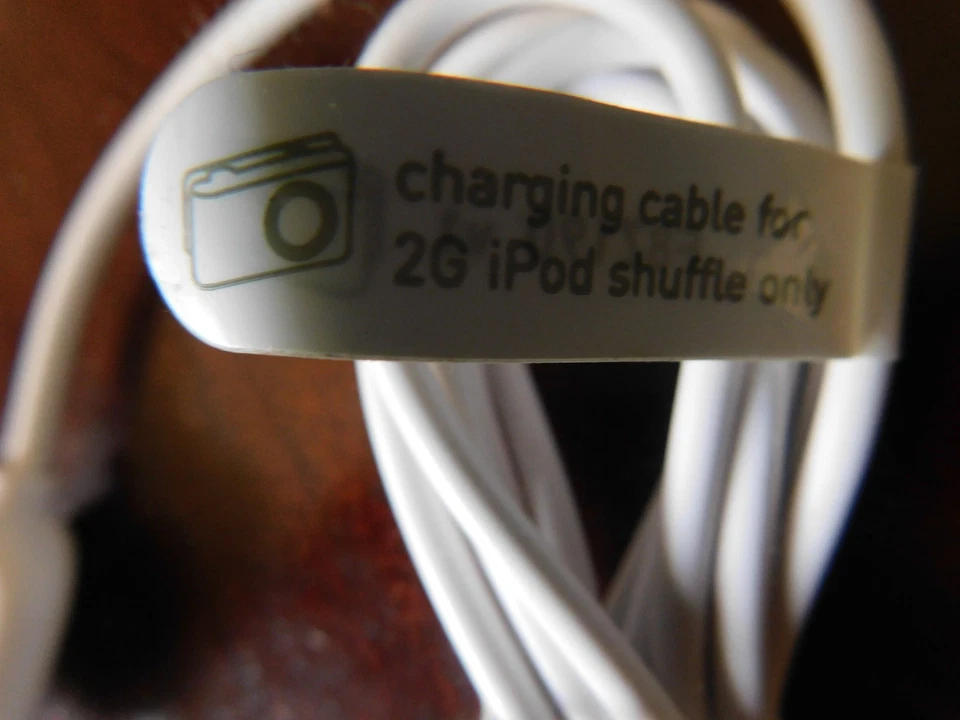 Cable de carga BELKIN 6 pies para iPod Shuffle 2G - F8Z190 v.1 Foto 1 de 4