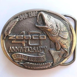 Zebco 40th Anniversary Limited Edition Angeln Gürtelschnalle 1949-1989 Barsch - Bild 1 von 6