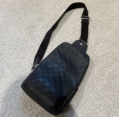 Bolsa tiracolo Louis Vuitton Damier Infini Avenue — N41720 preta #2591 - Imagem 1 de 4