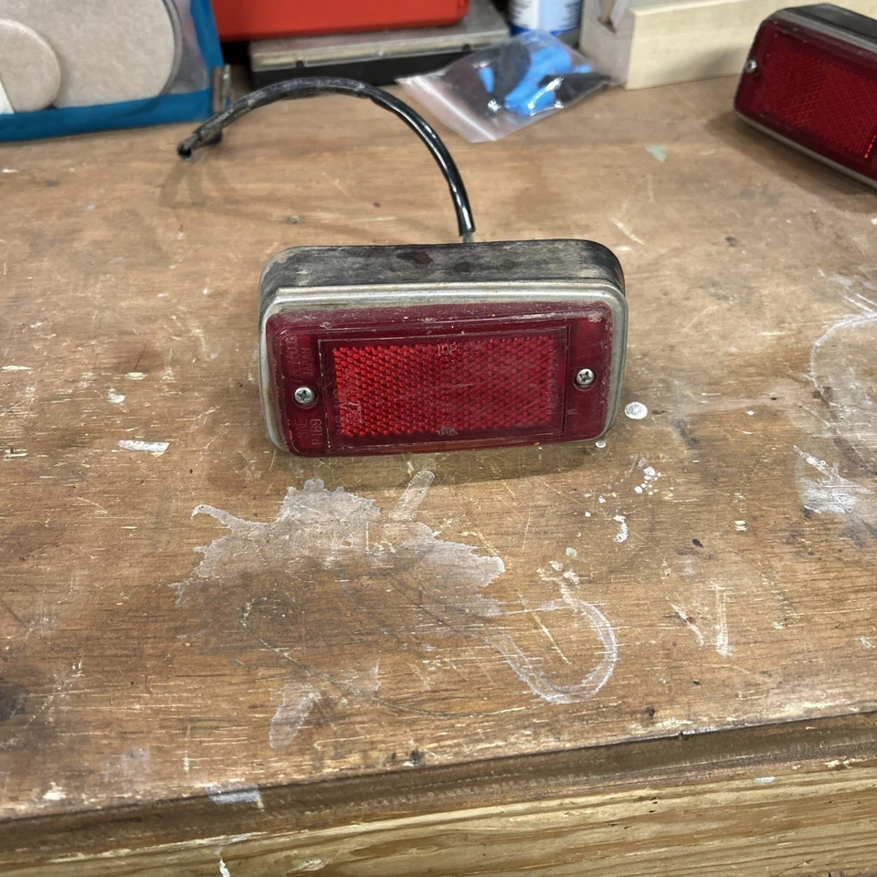 Задний габаритный фонарь Datsun 620 от оригинального производителя - Изображение 1 из 4