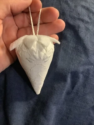 "Alfiletero blanco lino bordado fresa esmerilado 3-1/2"" cosido satinado" Foto 1 de 4