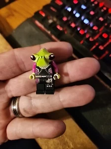 LEGO Alien Conquest Alien Pilot Minifigure 7050 7052 7067 Green Purple and Black - Picture 1 of 5