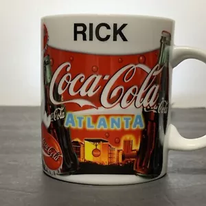 Taza de té de café de cerámica Coca-Cola ATLANTA “RICK” roja blanca - Imagen 1 de 6