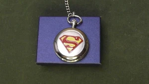 Superman Accutime Taschenuhr Halskette S17 Edelstahl Gehäuseboden | Neu - Bild 1 von 8