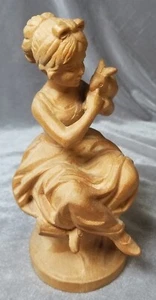 Grande ANRI madera tallada a mano vintage muy buena niña con conejito  - Imagen 1 de 12