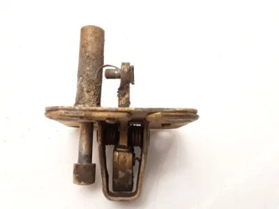 Mercedes-Benz W123 240D 53kW 1977 capó delantero bloqueo 473U Foto 1 de 4