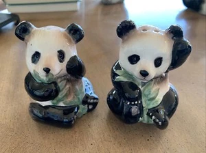 Vintage Riesenpandas essen Bambus Keramik Salz & Pfefferstreuer - Bild 1 von 6