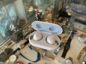 SAMSUNG (SM-R170) GALAXY BUDS IN WHITE - FOR PARTS OR NOT WORKING ! - Bild 1 von 12