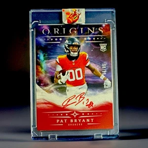 PAT BRYANT - 2025 ORIGINS - (RC) RED /99 - ON-CARD RARE - RED INK AUTO - BRONCOS - Picture 1 of 3