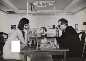 Lot de 2 photographies, "Eve Babitz et Duchamp" et "M. Duchamp à New-York, 1927" - Bild 1 von 2