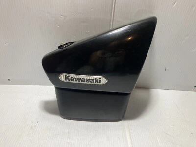 Kawasaki Vulcan 900 2006 cubierta lateral derecha (1 pestaña rota, ver fotos) (OEM) Foto 1 de 4
